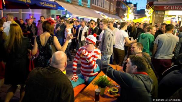 كيف تحولت رحلة توديع عزوبية إلى سجن لمدة 24 شهرا؟