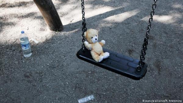 جريمة فظيعة تهز إنجلترا .. أم تقتل طفلتيها لتتفرغ لممارسة الجنس