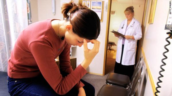 حكاية امرأة أنجبت في السيارة بعد رفض مستشفى القصر الكبير استقبالها