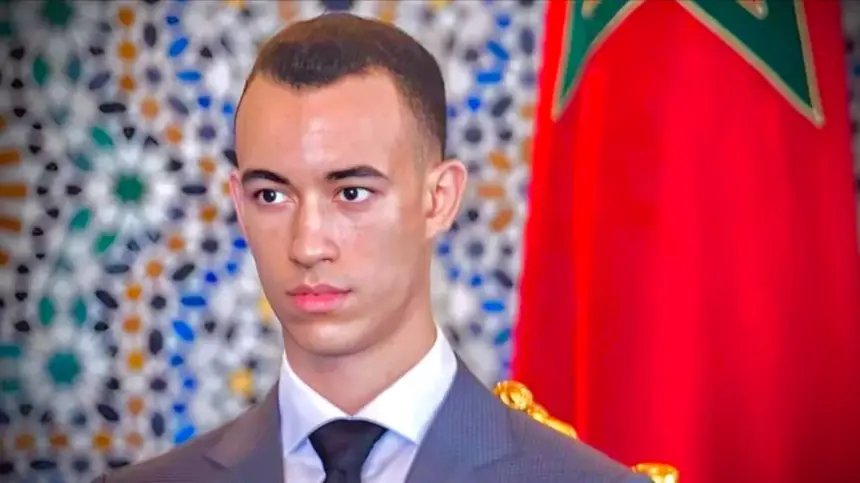 ولي العهد الأمير مولاي الحسن يحل بعروس الشمال لقضاء عطلته الخاصة (فيديو)