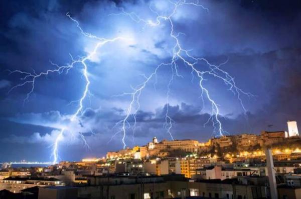 الأمطار الرعدية متواصلة بهذه المناطق وموجة الحر تجتاح جنوب وشرق المملكة