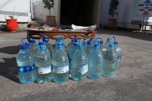 إيقاف 3 أشخاص بحوزتهم كمية مهمة من مسكر ماء الحياة ضواحي سطات