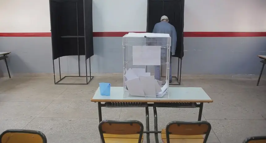على بعد ساعتين من إغلاق التصويت.. إقبال كثيف للبيضاويين على مكاتب الاقتراع