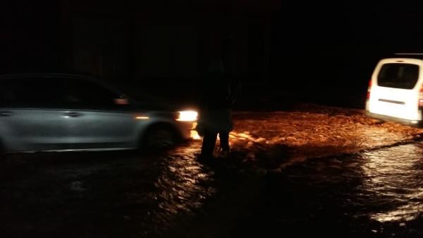 فيضانات ببني ملال وضواحيها والعاصفة تتسبب في انقطاع الكهرباء عن جماعات مجاورة (صور + فيديو)