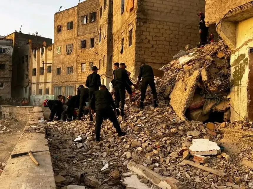 السلطات تواصل عمليات البحث عن ناجين محتملين تحت أنقاض عمارة عين النقبي بفاس