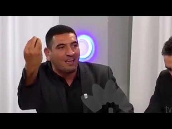 إعلامي جزائري : النظام الجزائري يقلد المغرب حتى في كتابة مواد الدستور