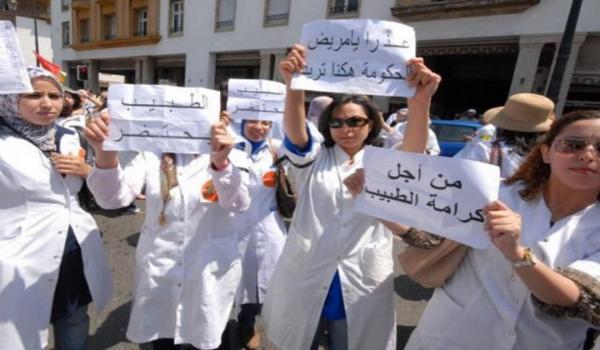 الأطباء يُضربون ويخرجون في مسيرة احتجاجية في هذا التاريخ ويتهمون الحكومة بالإستهتار