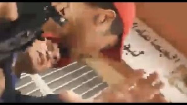 بالفيديو.. مواطن يفضح الادارة المغربية.. شاهد لحظة الشجار ومنعه من التصوير