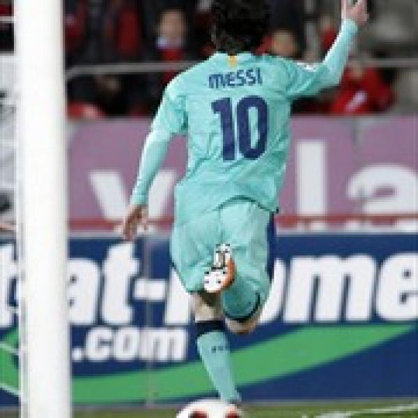 برشلونة يعزز صدارته وريال مدريد يتعثر في لاكورونا