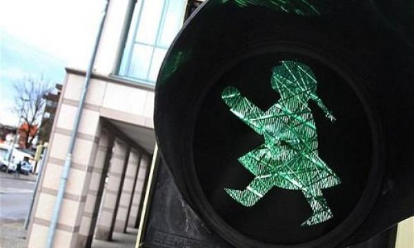 قريباً ...المساواة بين الرجل والمرأة في إشارات المرور