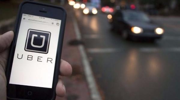 فرنسي يتهم "أوبر" بالتسبب في طلاقه