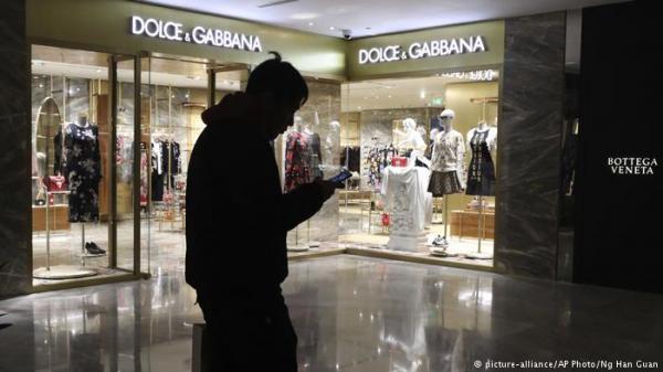 حيل المحترفين: يشترون الملابس من أجل صورة "إنستغرام" ويعيدونها