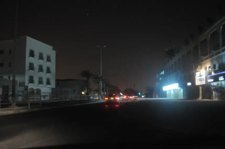 معاناة الساعة الإضافية.. تلاميذ وأساتذة يواجهون الظلام يوميا في طريقهم للمدرسة