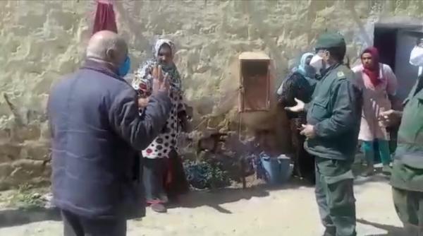 بالفيديو... السلطات بسطات ترجع سيدة طردتها صاحبة المنزل بسبب عدم أداء واجب الكراء و"القايد" يتعهد بدفع التكاليف