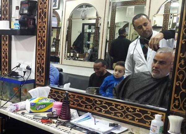 صورة بنكيران عند الحلاق تشعل مواقع التواصل