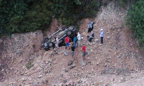 بالصورة : فلتنا من فاجعة .. هذا ما وقع لسيارة خفيفة كان على متنها معلمات وأستاذ