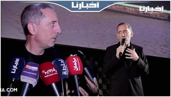 حشد غفير بساحة جامع الفنا في عرض فيلم جاد المالح وهذا ماصرح به