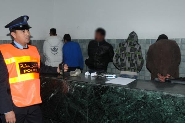 عدد من أنصار الوداد يحتفلون بإحراز فريقهم اللقب بطريقة "التشرميل"