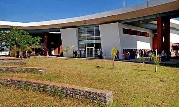 شجار عنيف بكلية الحقوق بمارتيل يرسل رئيس الشؤون الطلابية للمستعجلات