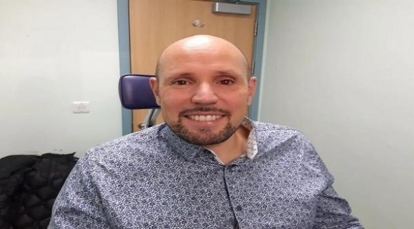 رجل يدخل التاريخ بعد حصوله على أول عين صناعية مطبوعة بتقنية ثلاثية الأبعاد