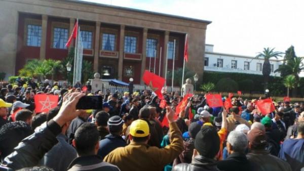 نقابيون:حكومة بنكيران"همها الأوحد هو خدمة أجندتها الإنتخباوية وريعها السياسي"