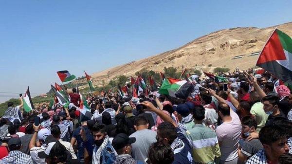 آلاف الأردنيين يحتشدون قرب الحدود مع فلسطين