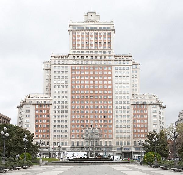 رجل أعمال صيني يشتري "إيديفيسيو إسبانيا" أول ناطحة سحاب بنيت بإسبانيا