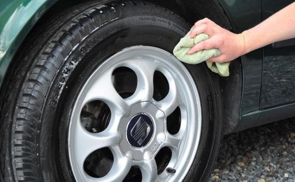 خلطات منزلية لتلميع إطارات السيارة