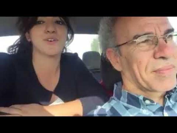 عصيد المثير للجدل يؤدي أغنية أمازيغية مع إبنته