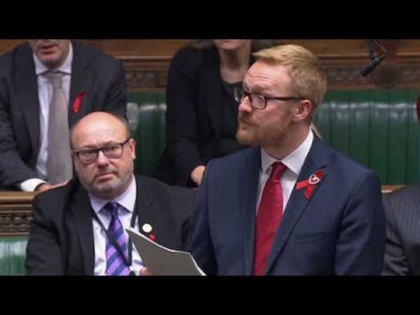 شاهد برلماني بريطاني يعلن إصابته ب"السيدا" في خطاب بمجلس العموم