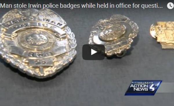 بالفيديو: متهم يسرق شارات ضباط الشرطة أثناء استجوابه