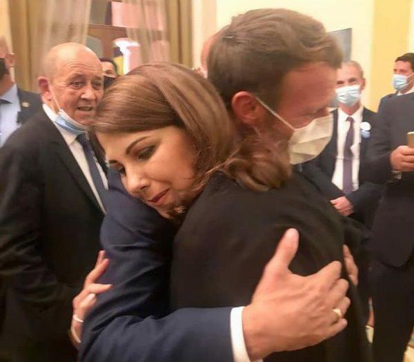 ماكرون يبكي في أحضان ماجدة الرومي (فيديو)