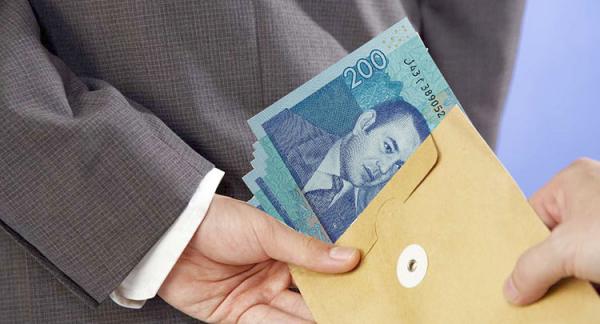 توقيف ضابط شرطة يشتبه في تورطه في الرشوة والابتزاز