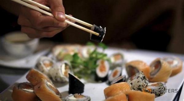 اعتقال ياباني قتل والده بعصي الطعام