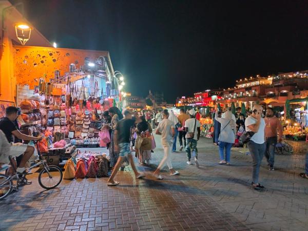 ساحة جامع الفنا السياحية بعد واقعة الزلزال .. تصوير: م.أسليم