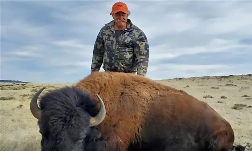 رحلة صيد تنقلب إلى مأساة.. أفيال تنهي حياة مليونير أمريكي