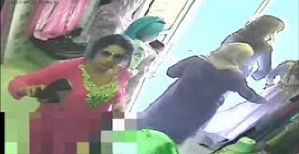 بالفيديو.. عصابة نسائية تسرق حافظة نقود من زبونة بمحل ملابس