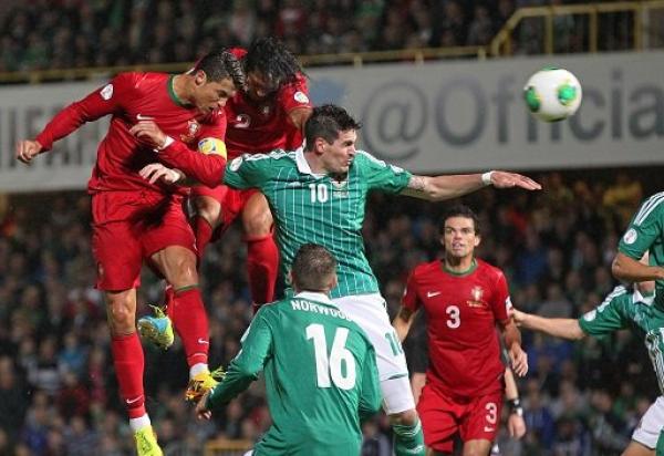 بالفيديو - رونالدو يحرز هاتريك ويقود البرتغال للفوز على ايرلندا الشمالية برباعية 