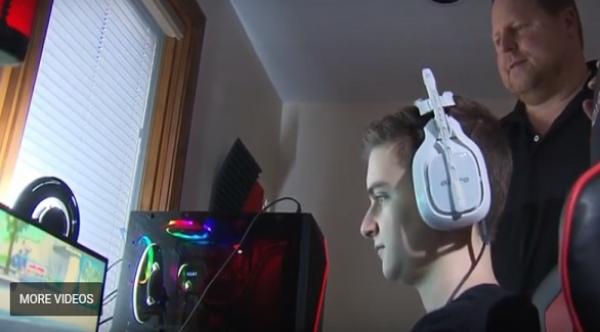 كندي يثير الجدل بسبب إخراجه ابنه من المدرسة  لممارسة ألعاب  الفيديو