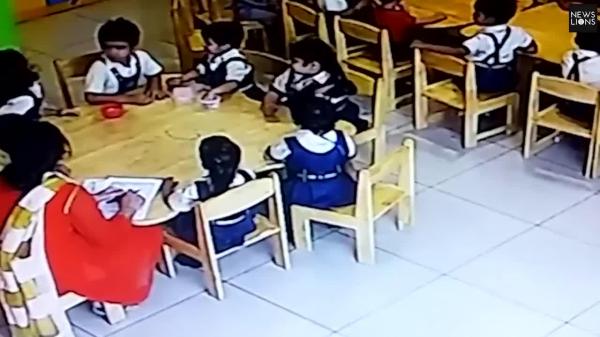 معلمة تعاقب التلاميذ بإغلاق أفواههم بمادة لاصقة