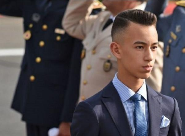 ولي العهد الأمير يزور الميناء المتوسطي رفقة زملاءه بالمدرسة المولوية وهؤلاء كانوا في استقباله