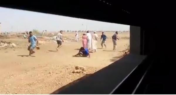 بالفيديو: هجوم بالحجارة على أحد العائلات بدوار ضواحي الفقيه  بنصالح من طرف عائلة أخرى