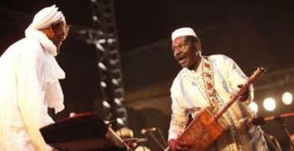 وفاة لمعلم محمود غينيا أحد رموز الفن الكناوي بالمغرب