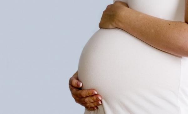 وزان : أم تضع مولودها داخل سيارة بسبب غياب المداومة بالمركز الصحي