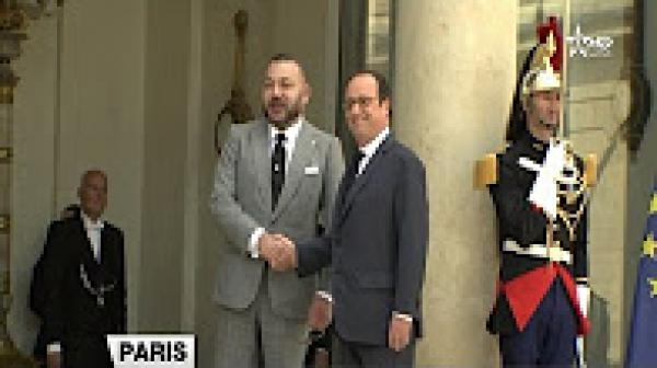 الرئيس الفرنسي يستقبل الملك محمد السادس في مأدبة غداء بقصر الإليزيه