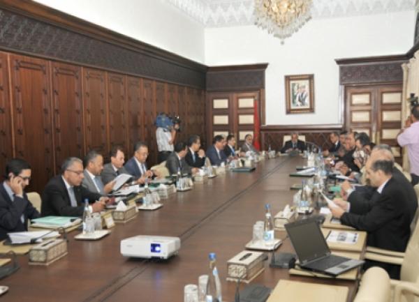 الحكومة تنفي أي  زيادة في الأسعار أو تقليص في الأجور