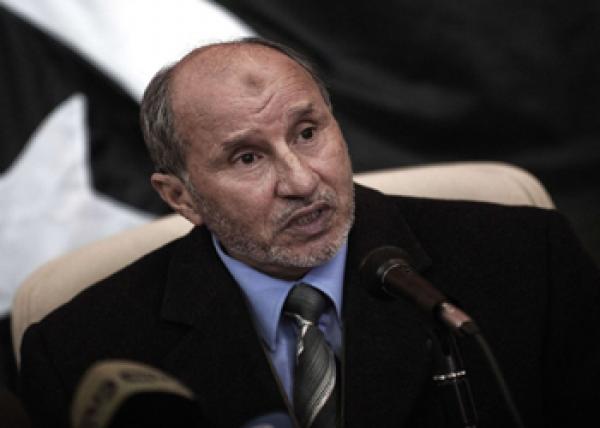 القذافي يعرض مكافأة بنصف مليون دينار ليبي لاعتقال قائد الثوار