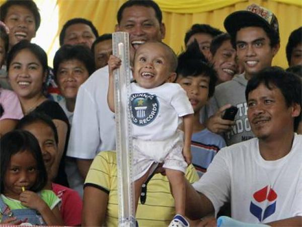 لقب \"أقصر رجل في العالم\" من نصيب فليبيني 