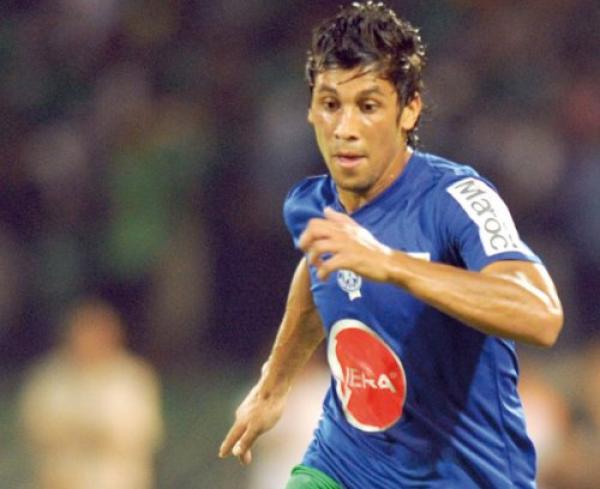 الكونفدرالية الإفريقية توقف لاعبي الرجاء البيضاوي ديوب وبرابح لمبارتين