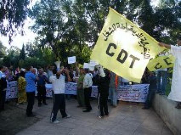 عمال شركة \"كريسطال سطرال\" بسطات يطالبون باحترام الحريات النقابية